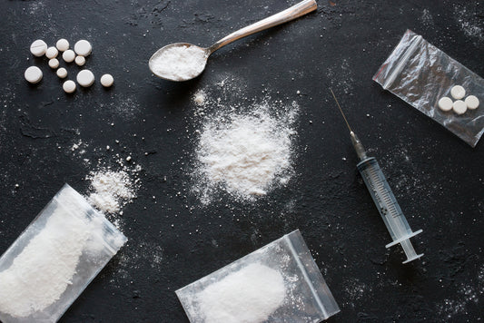 Tablets and powders drug identity test kits